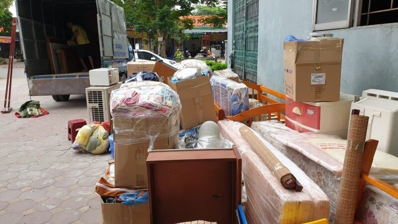 Ngày Chuyển Đến: Những Bước Đầu Tiên