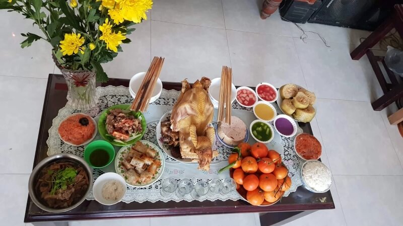 Làm mâm cúng và đọc văn khấn